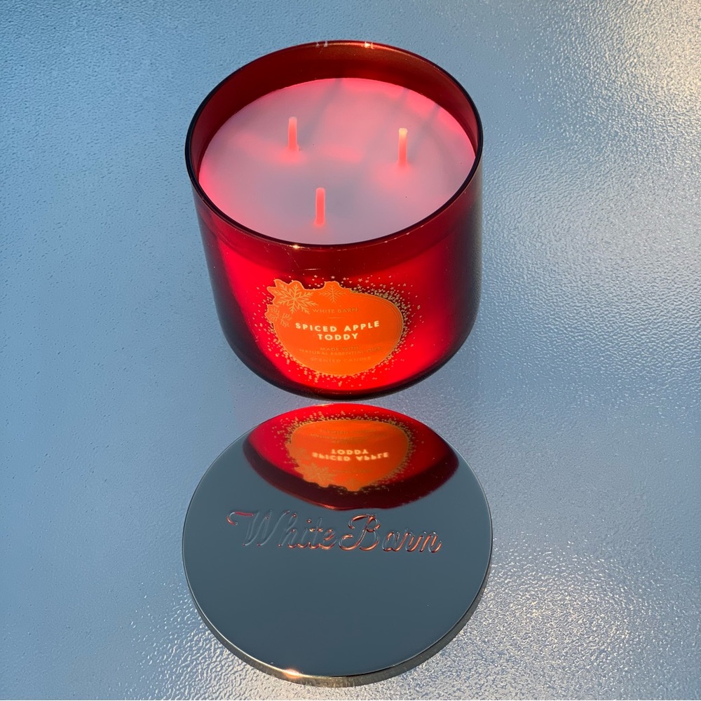 Bath & Body Works White Barn Spiced Apple Toddy 3-Wick Candle with Lid, 14.5 Oz. - Picture 2 of 5